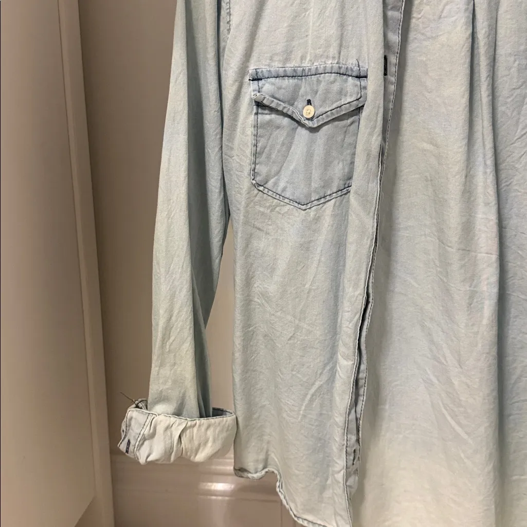 Aeropostale light blue denim button up top - Image 4