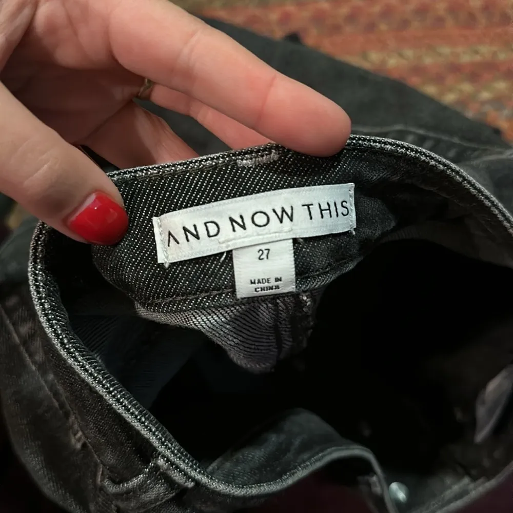 AND NOW THIS BLACK GREY RIPPED KNEE SKINNY JEANS Size 27 - Image 6