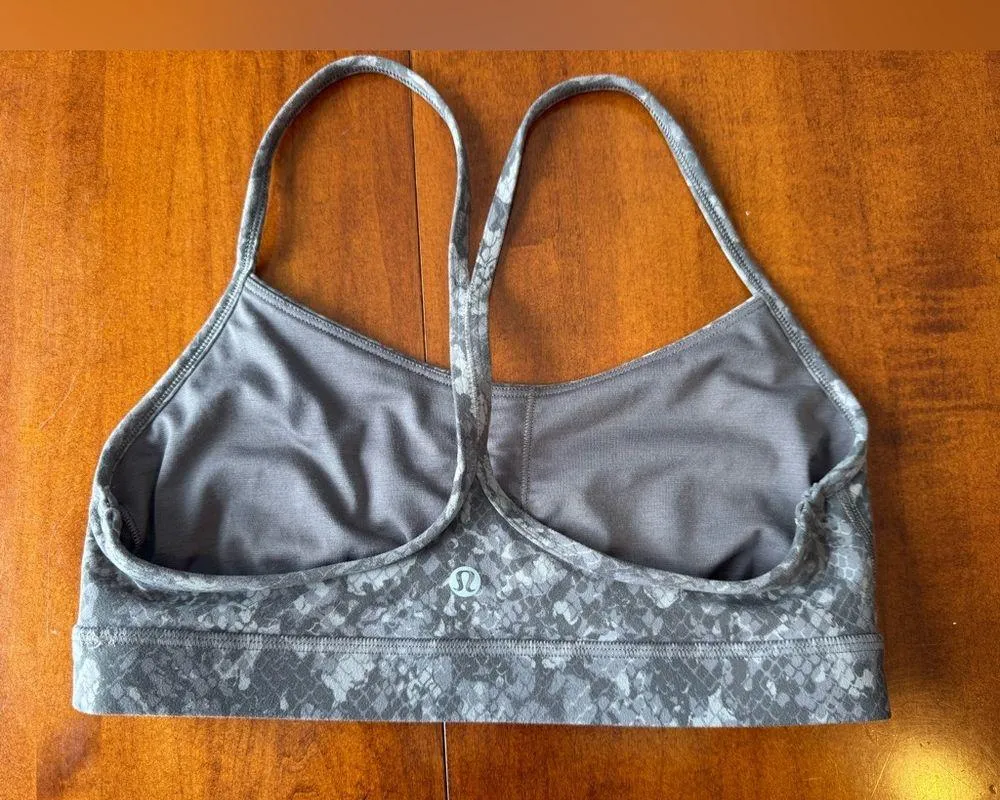 Lululemon Sports Bra size 8 - Image 3