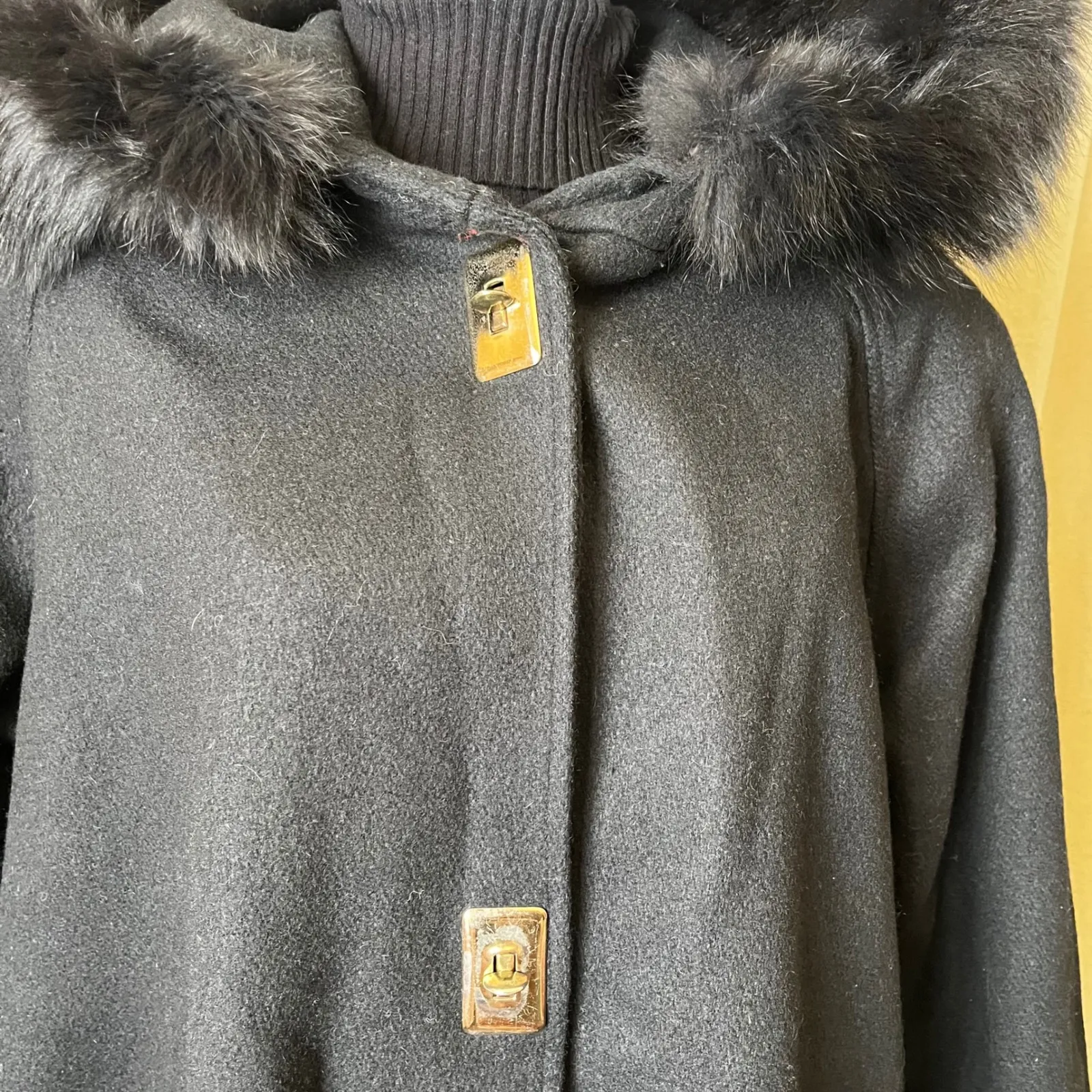 Vintage Carol Horn Black Hooded Wool Coat with Faux Fur Trim & Brass Closure 8 - Image 5