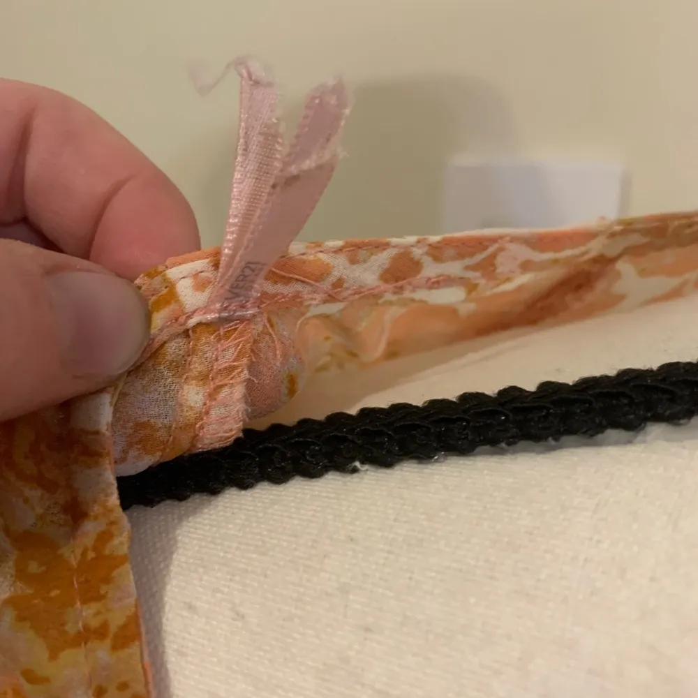 Forever 21 | contemporary floral print front tie top size large - Image 4