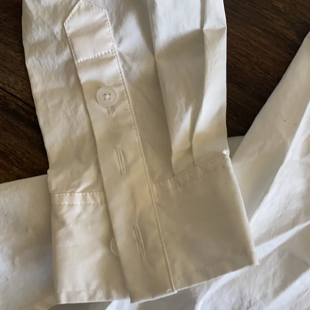 DKNY  White Bottom Up - Image 3
