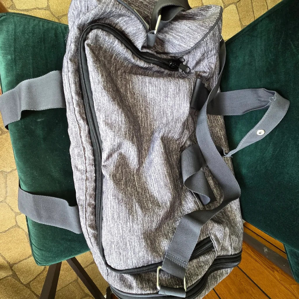 VS Pink Duffle Gray Bag - Image 6