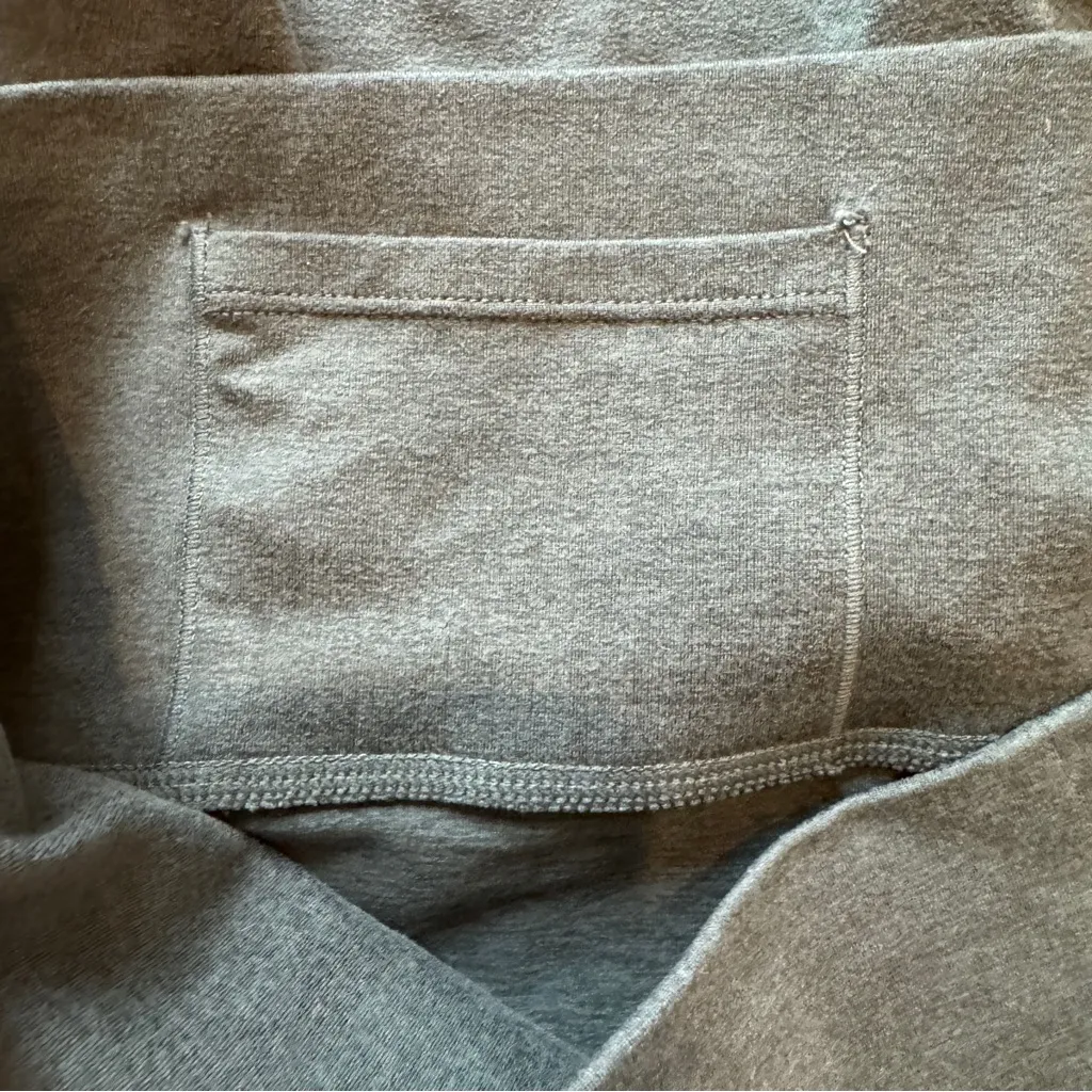 VUORI Clean Elevation Shorty Zipper is BROKEN! See pics for size green - Image 5