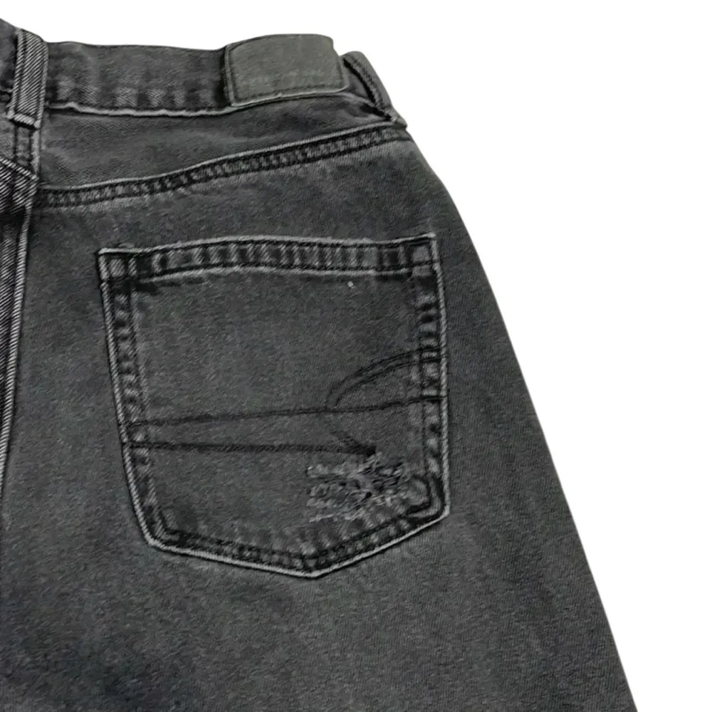 American Eagle Relaxed Mom Jeans - Image 4