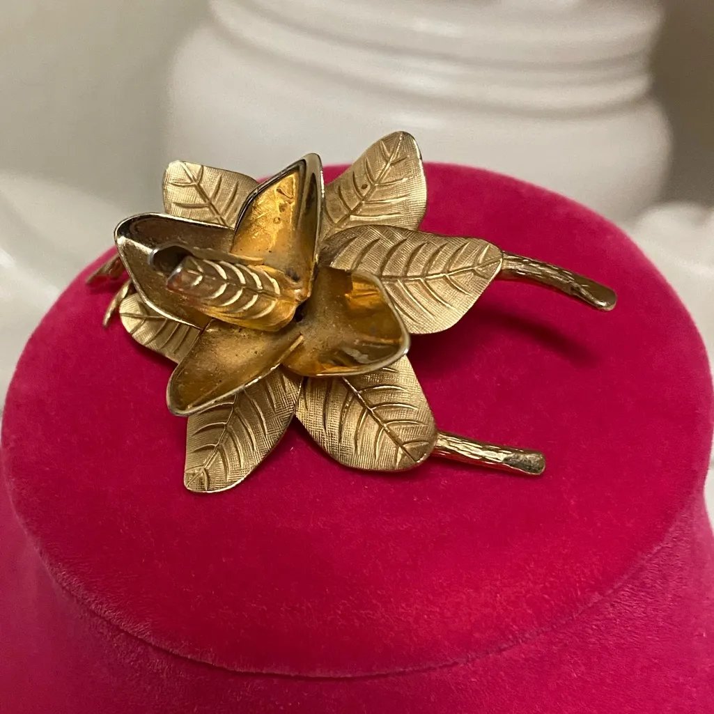 🌸 Vintage Giovanni Rose Gold Tone Floral Brooch | Signed Designer Pin - Image 2