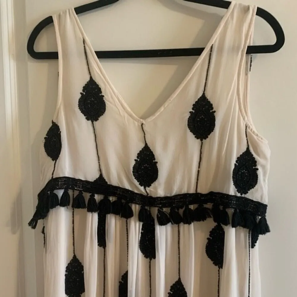 ANTHROPOLOGIE Moulinette Soeurs Embroidered Medallion Tassel Beaded Dress - Image 4