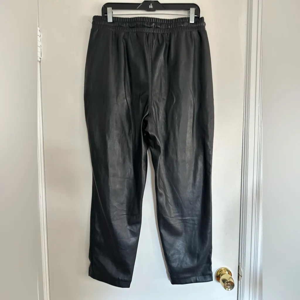 Calvin Klein Sz: L Black Faux Leather Pants. Pull On. Flat Front. Patch pockets - Image 2