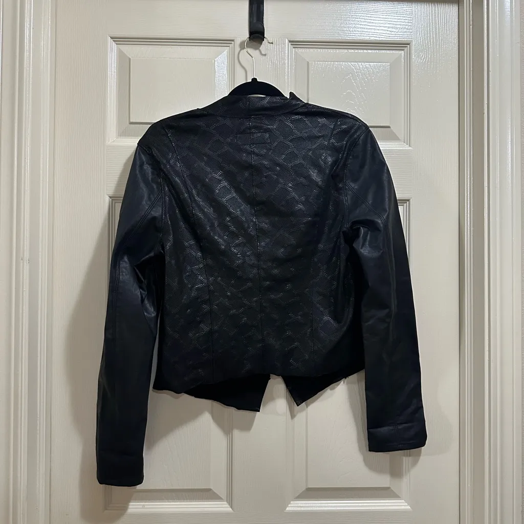 Blank NYC snakeskin faux leather moto jacket black size medium - Image 4