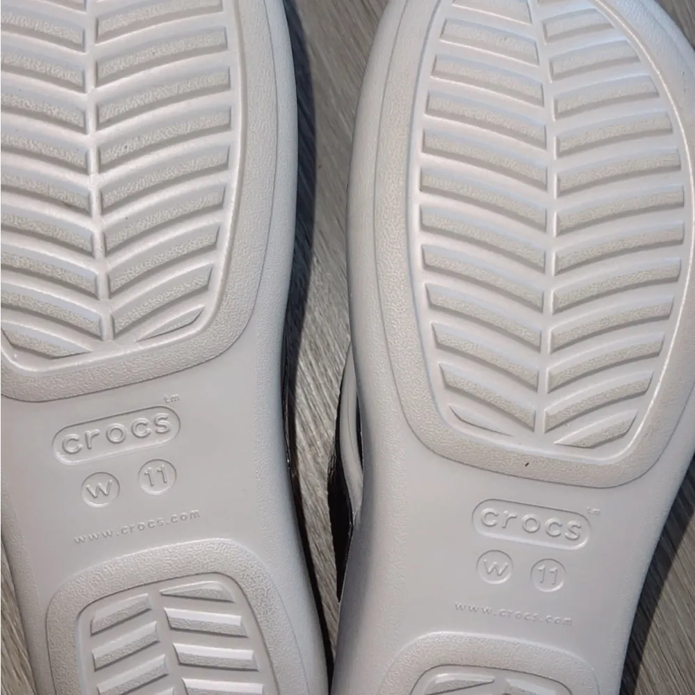 Crocs 🖤🩶🩶 Monterey Metallic Gray Wedge Flip Shoes Sandals Women’s US Size 11 - Image 7