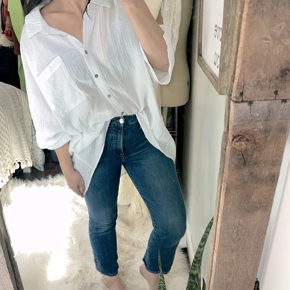 Umgee white high low button down oversized shirt size large - Image 4