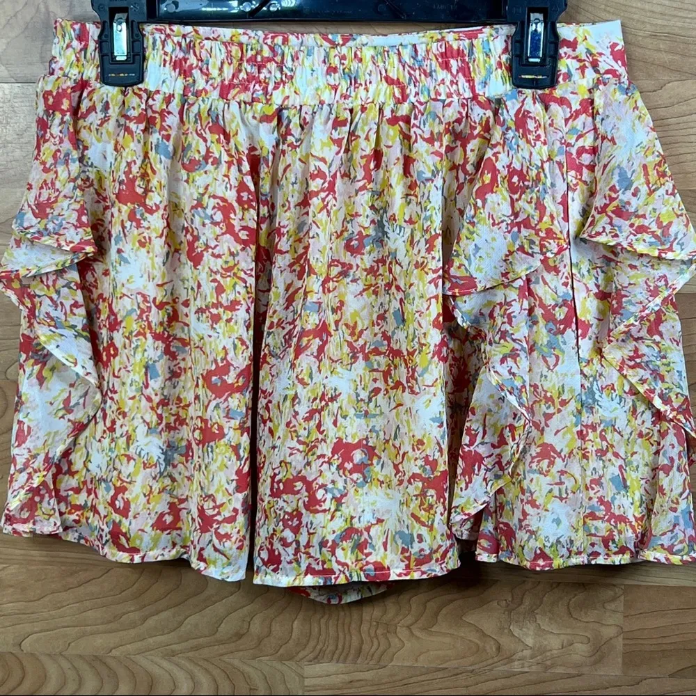 BCBGeneration Size Medium Lined Shorts Lightweight with Ruffles - Image 4