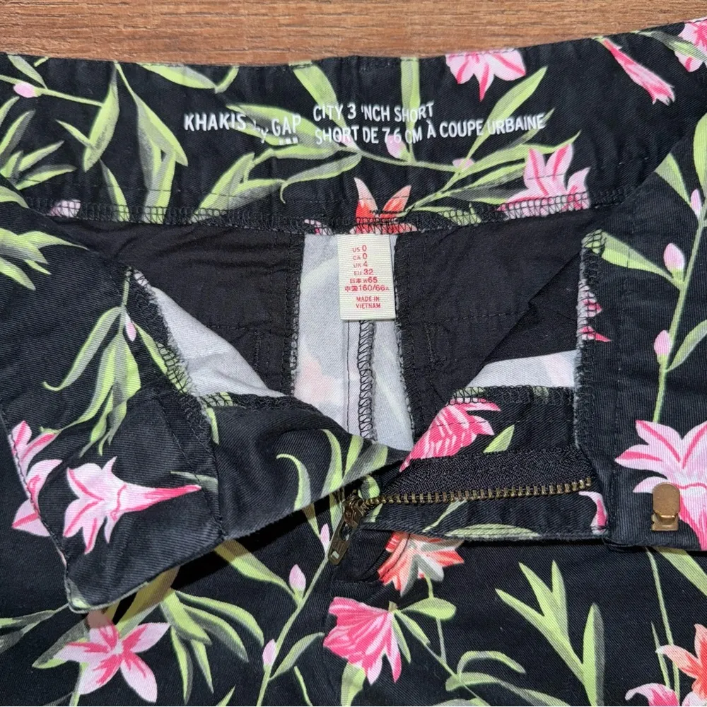 Black Floral Khaki Shorts Khakis by Gap City 3 Inch Shorts - Image 7