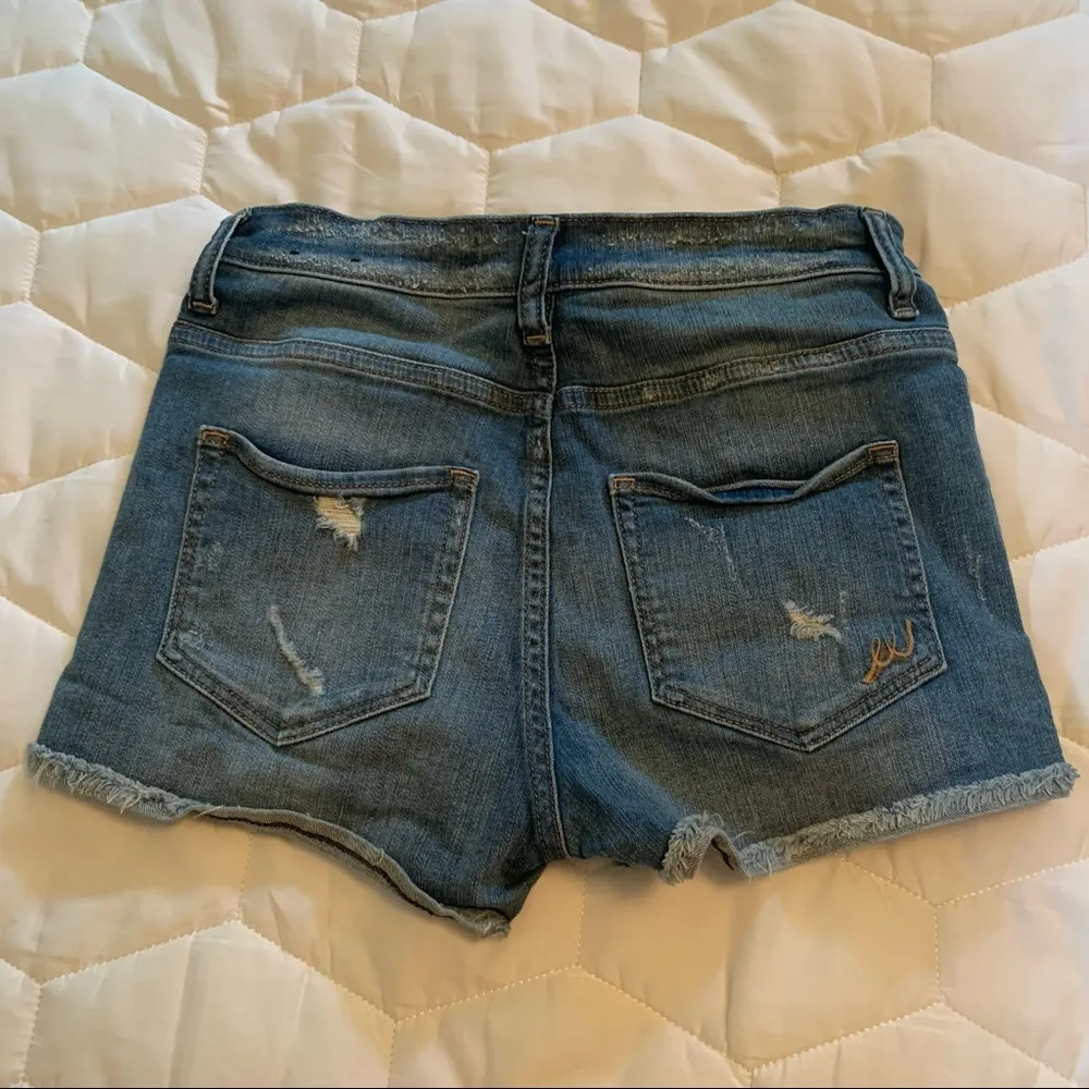 EXPRESS  mid rise midi shorts Size 2 - Image 2