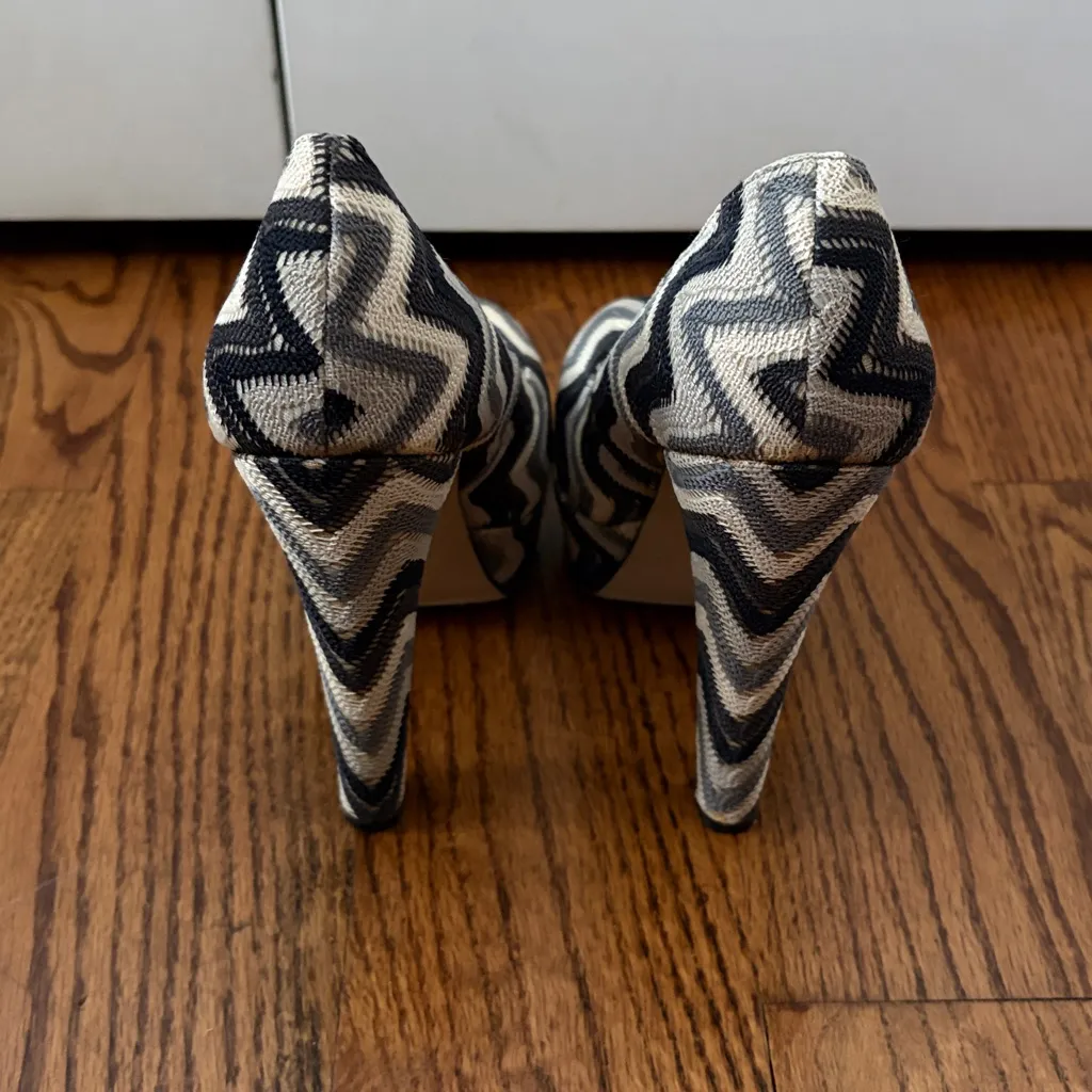 Madden Girl Herringbone Pattern Pumps Chunky Heel Platform Size 7 - Image 4