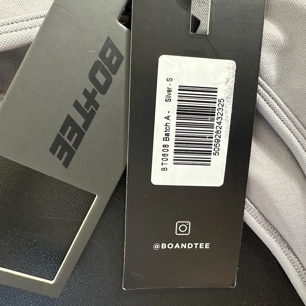 Bo + Tee Seamless Racerback Crop Top in Silver size small NWT - Image 4