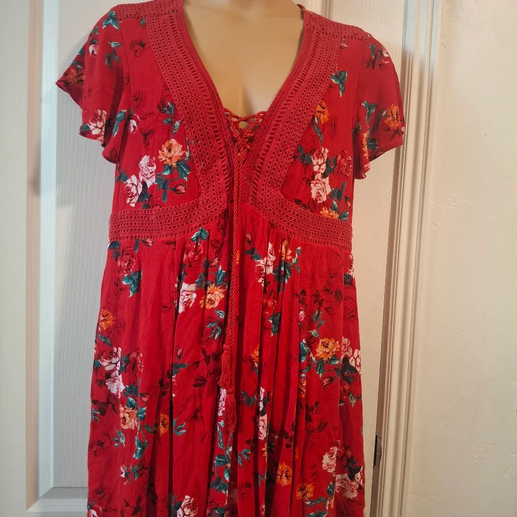 Torrid Sz 1 Floral Red Dress with Lace Detail - Image 4
