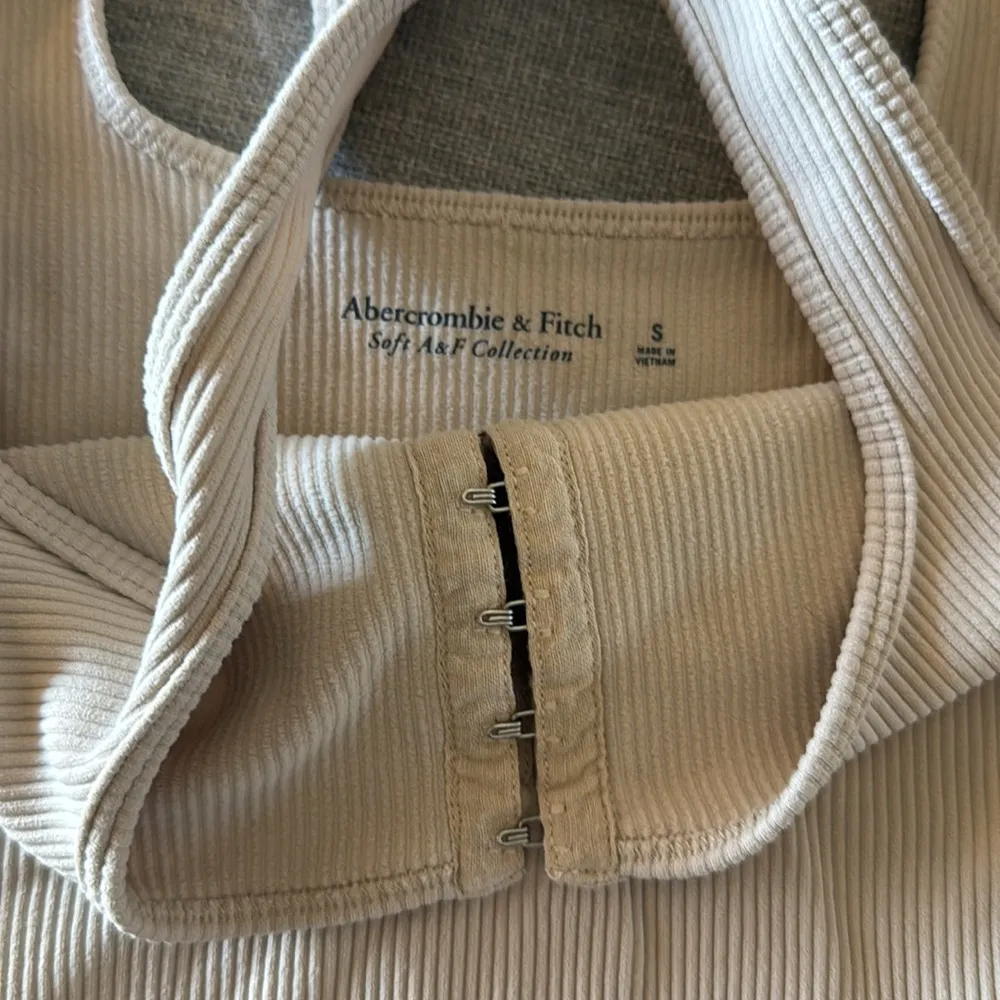 Abercrombie & Fitch Women's Tan and Cream Bodysuit - Image 2