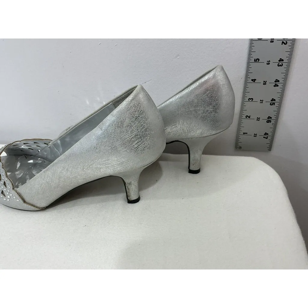 Womans Easy Street Alive 5 Silver Slip On Peep Toe Dress Shoes Rhinestones 10 M - Image 4