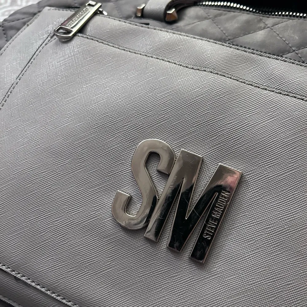 Steve Madden Quilted Travel /Carry On Bag. - Image 3