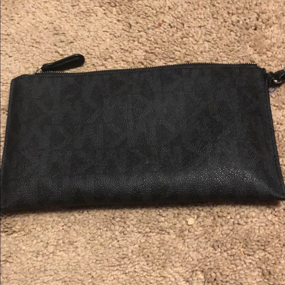 Excellent condition large MK crossbody - Image 5