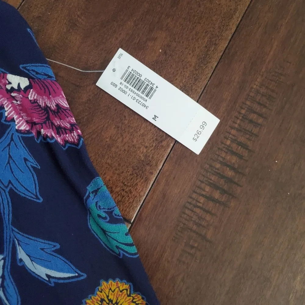 V-Neck sleeves tank size medium new by Old Navy flower pattern Navy blue , purpl - Image 3