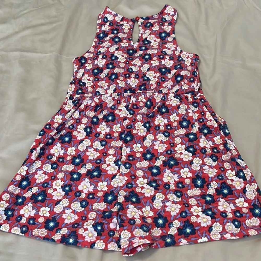 Spoiled szM red/blue flowered romper w/small opening in front & keyhole back GUC Red Size M - Image 7