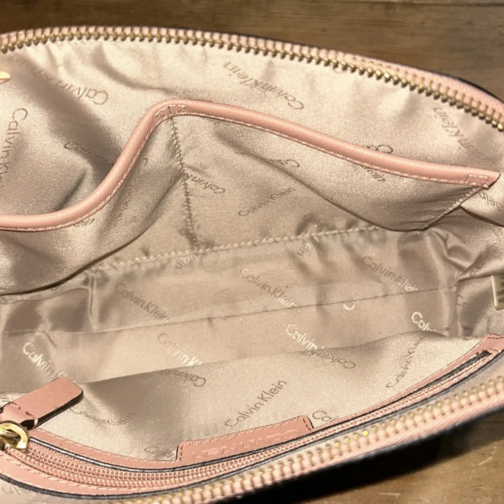 Calvin Klein  Blush Pink Crossbody Geometric Pattern & Gold Hardware - Image 6