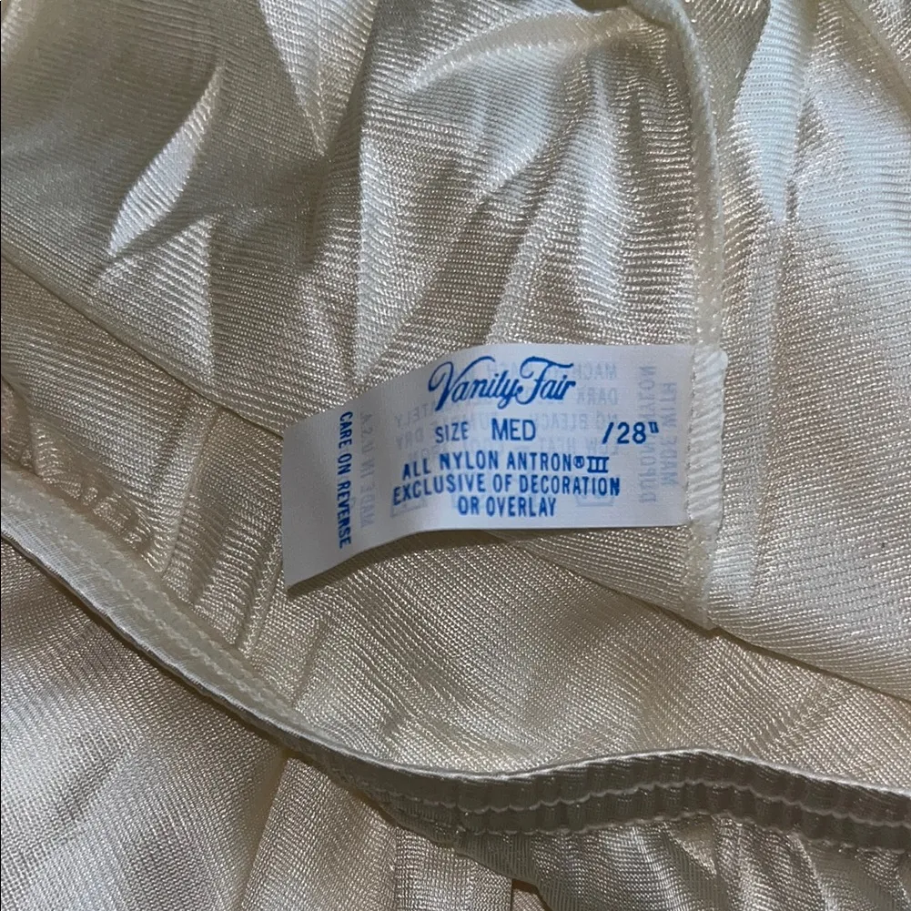 Vintage Slip Elegant Vanity Fair Cream Lace Hem Slip Skirt - Image 5