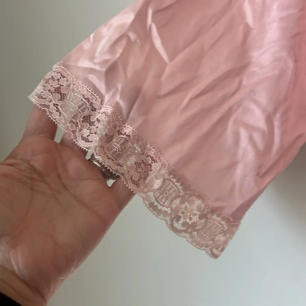 Elegant vintage Retro Pink Nightgown ♠️ - Image 4