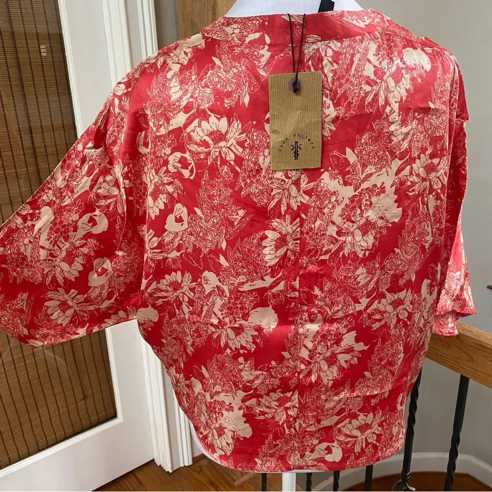 Anthropologie Knot Sisters Graylee Delilah print Floral Red Tan Viscose top - Image 3