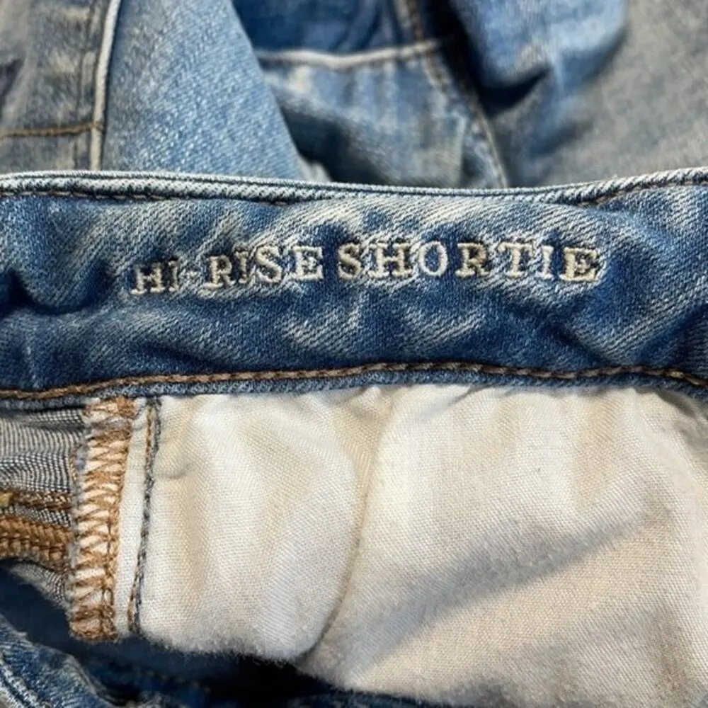 American Eagle Outfitters Hi Rise Shortie Size 4 Distressed - Image 4