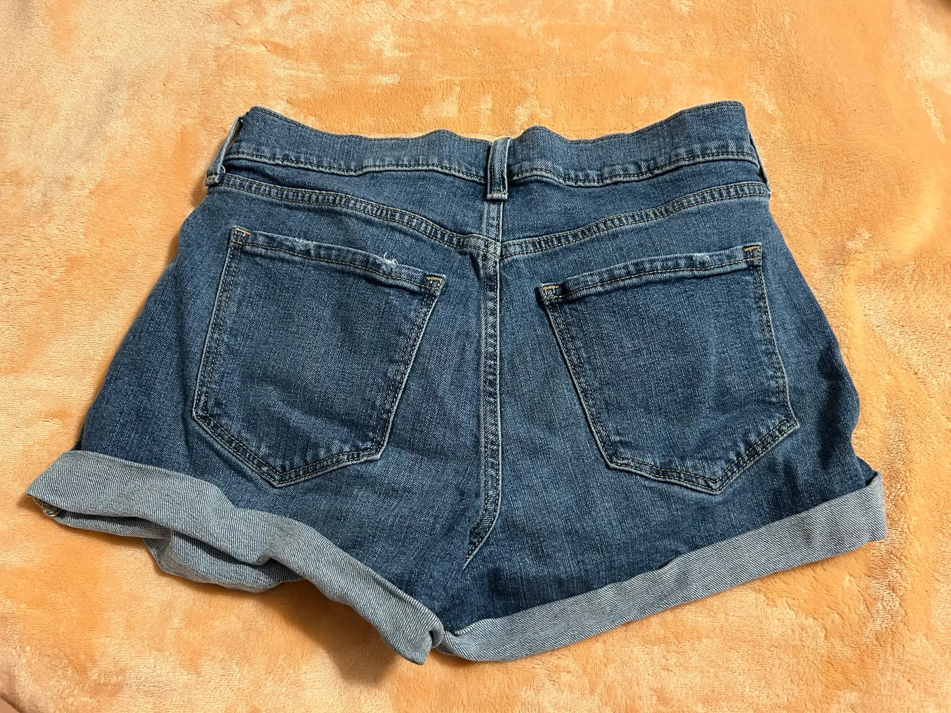 Old navy boyfriend shorts - Image 2