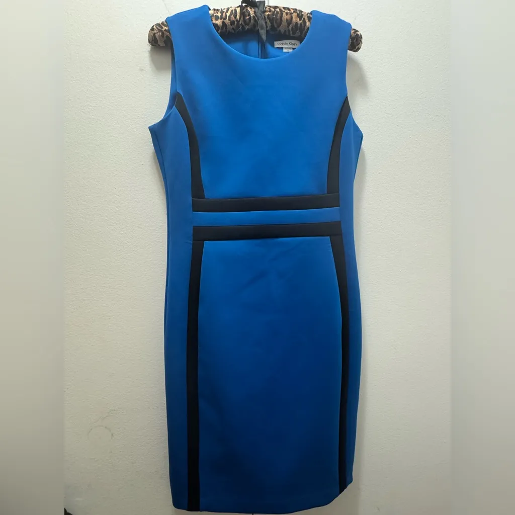Calvin Klein blue color blocked sheath dress. - Image 2