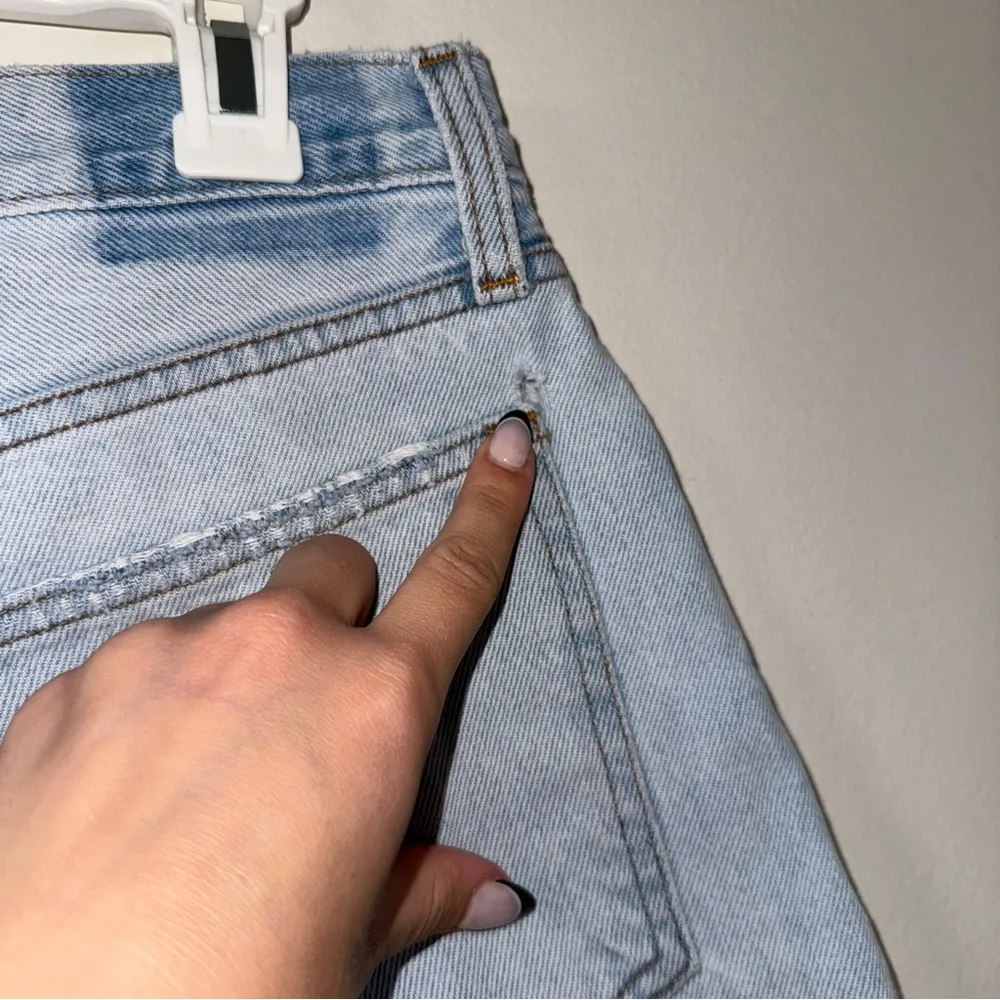 Abercrombie and fitch mid rise boyfriend distressed shorts light wash 30/ 10 - Image 5