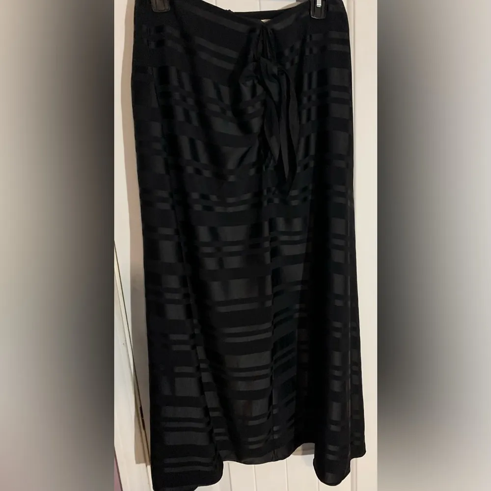 Black Striped High-Waist A-Line/Flare
Midi Skirt
Size:S NWOT - Image 3