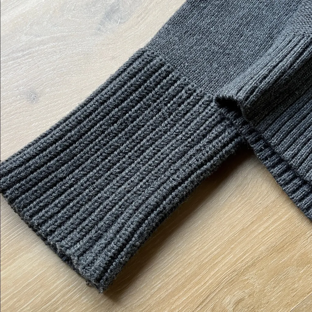 Athleta Charcoal cropped Pullover - Image 4