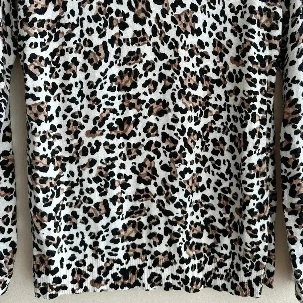 Talbots Cheetah Leopard Print Light Sweater, White and Brown, Size Medium - Image 16