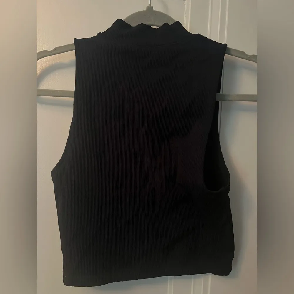 Abercrombie & Fitch Black Sleeveless Fitted Muscle Tee - Image 4
