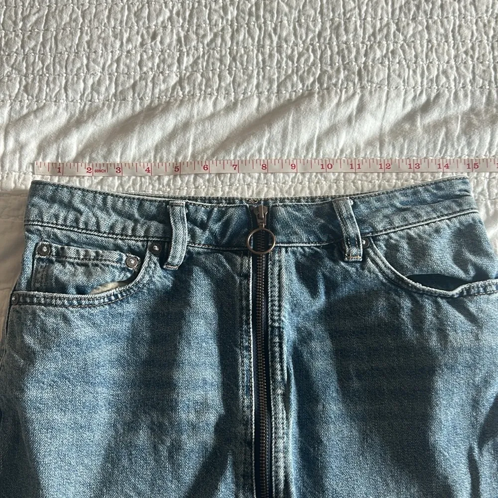 We The Free Zip It Up Medium Wash Denim Jean Mini Skirt Size 27 - Image 8