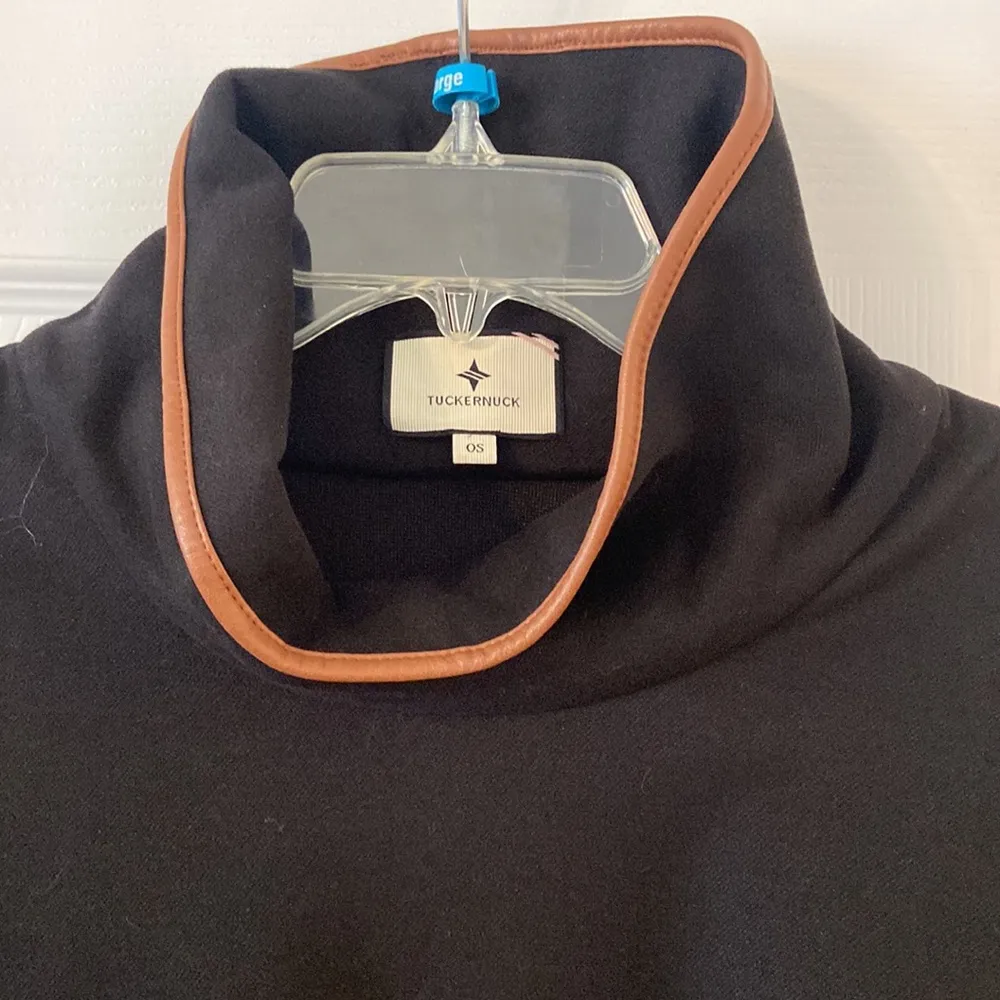 TUCKERNUCK Black Poncho with Brown leather trim one size length 26” so beautiful - Image 3