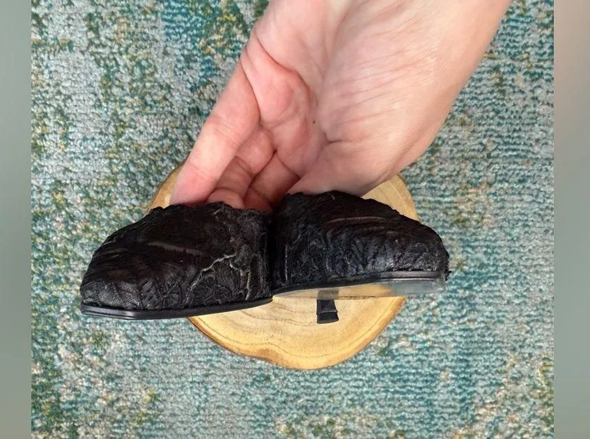 Vintage Y2K NOS Stuart Weitzman black lace slingback kitten heels, size 6.5M - Image 13