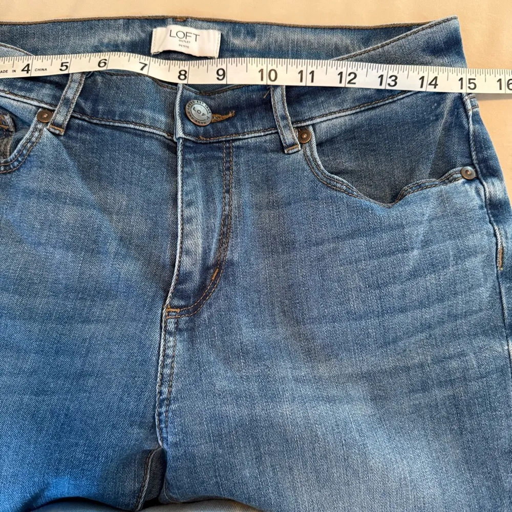 Loft Women Size 8 Petite Modern Skinny Med Wash Mid Rise Tulip Cut Raw Hem Jeans - Image 7