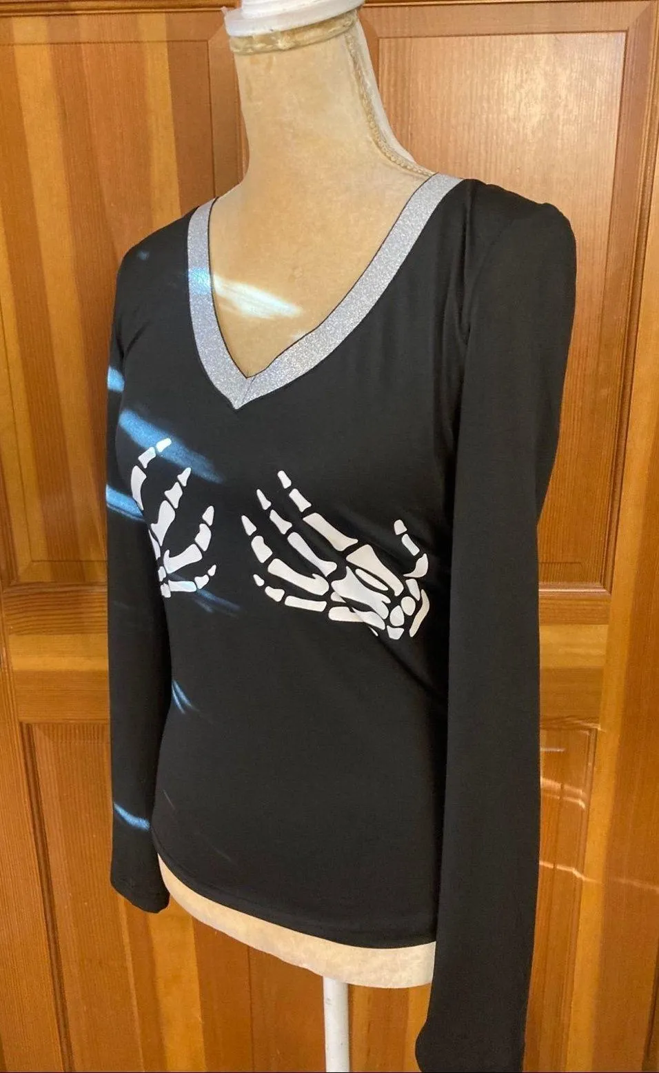 Nwt, Women’s Sexy Halloween V Neck Tee - Image 6