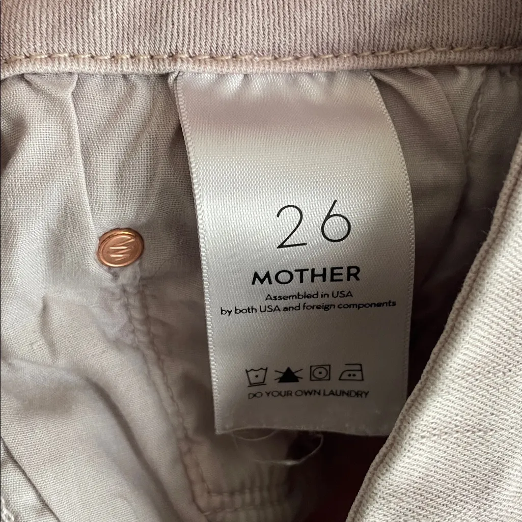 MOTHER The Looker Crop Jeans in Sexy Just Walked Into Town Blush - Image 12