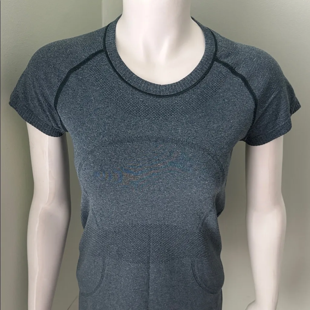 Lululemon Swiftly Tech Short Sleeve Desert Teal size 6 - Image 4