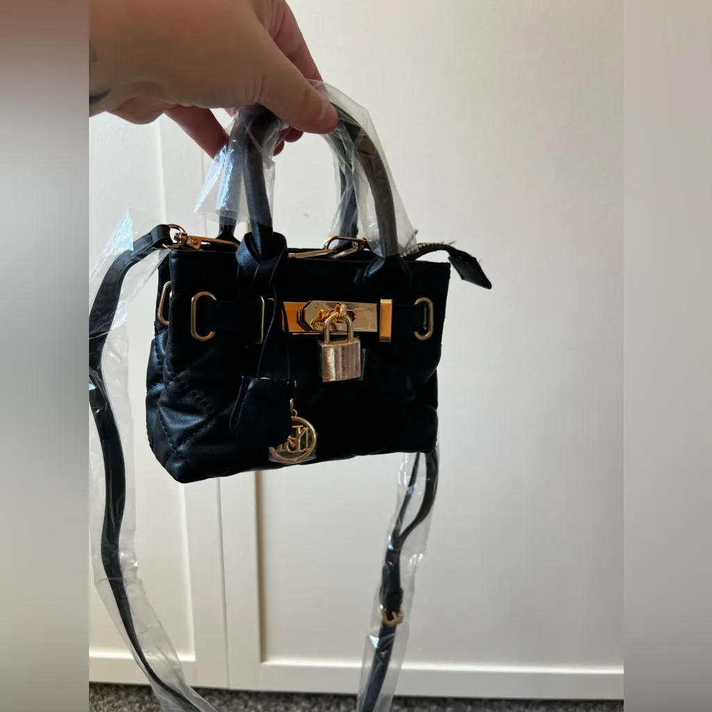 Studio Badgley Mischka NWT Mini Diamond Quilted Tote With Front Lock Purse Bag‎ - Image 6