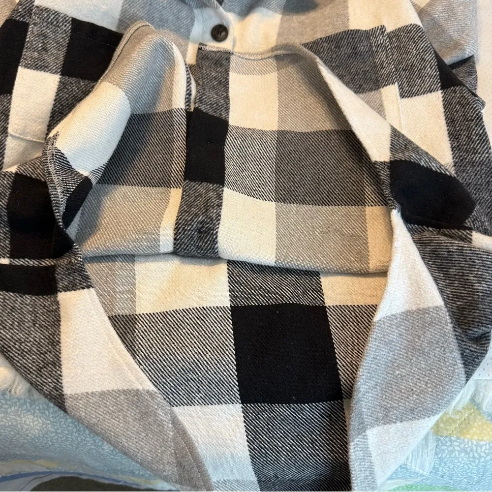 Plaid Button Down Shirt Shacket Size Large Pockets Oversized Heavyweight Black - Image 8