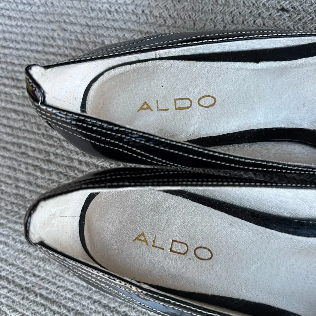 Vintage ALDO Black Patent Leather Peep Toe Silver Buckle Kitten Heels Sz 40/9 - Image 10