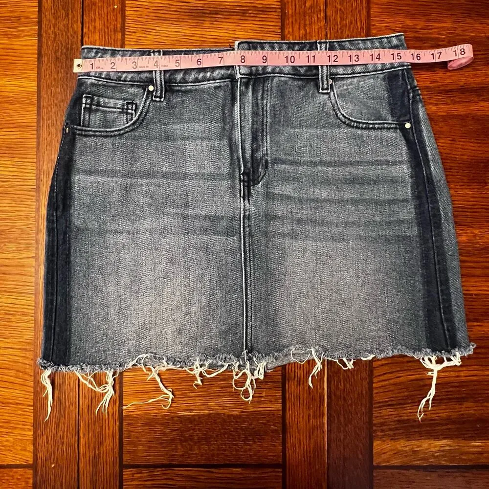 Vintage Pac Sun Blue Denim Jean Mini Skirt Distressed Cut-Off Frayed Hem Size 28 - Image 4